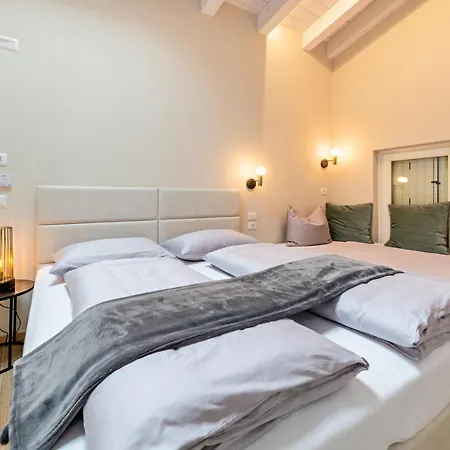 Cavalino Boutique 2 *